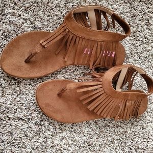 2for$30 NWT tan brown fringe flat sandals rock and candy thong ankle strap